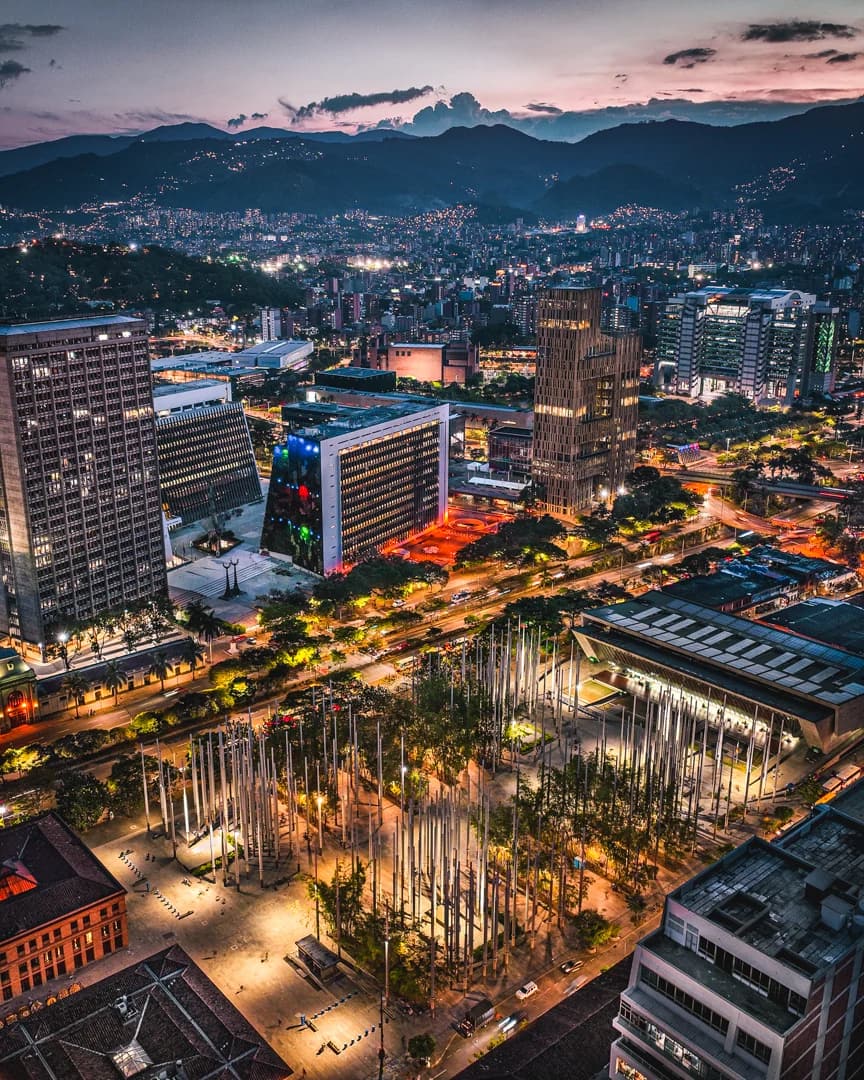 Parque de las Luces, Medellín, Colombia - Fuente: worldwalkerz.com