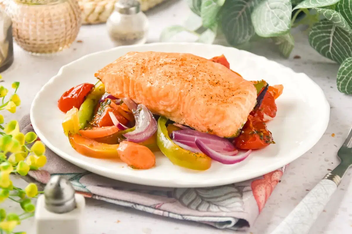 Salmón con verduras al horno